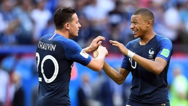 LPL国一上单风评爆炸！冠军教练怒喷369是混子，耽误JKL职业生涯