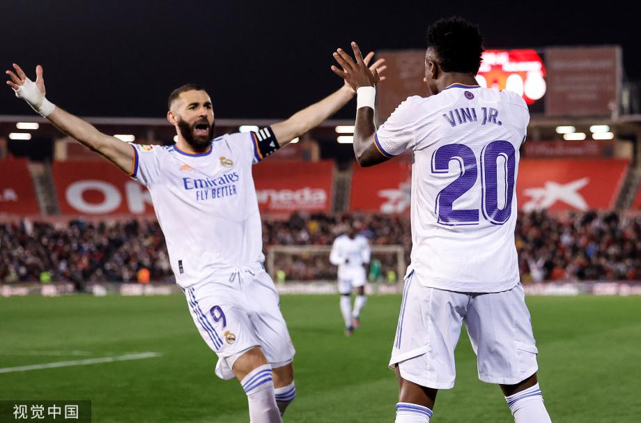 中超-莱昂纳多传射建功 上海海港战胜深圳新鹏城