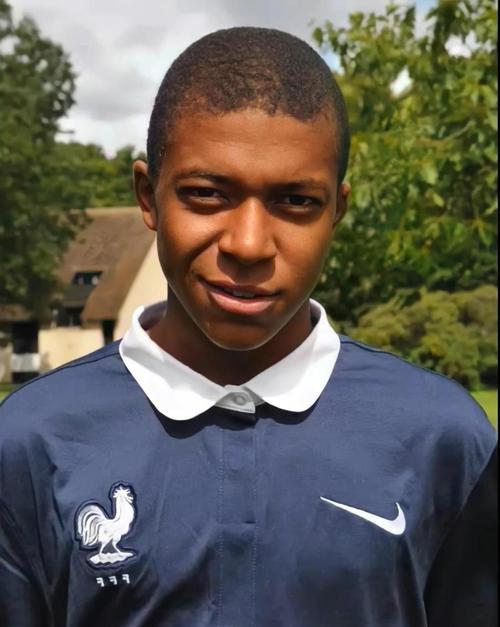 周日015 德甲：门兴格拉德巴赫VS奥格斯堡——德甲中游拉锯战，攻防均衡对决