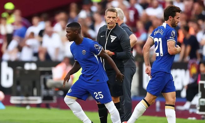 朱鹏宇向国足报到 归化球员归队